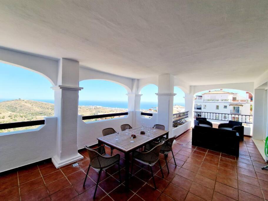 מיחאס Las Palmeras Seaviews מראה חיצוני תמונה