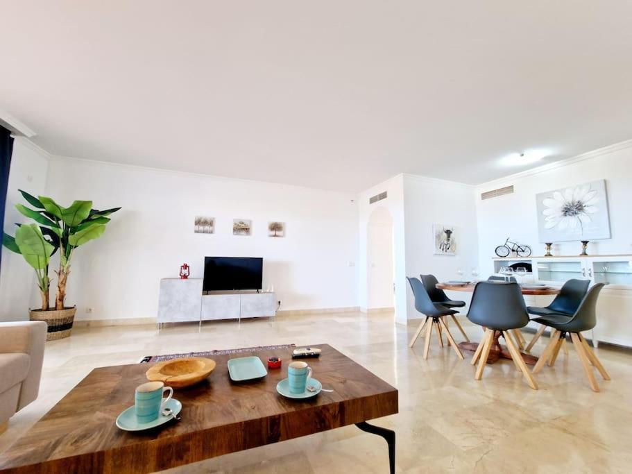 מיחאס Las Palmeras Seaviews מראה חיצוני תמונה